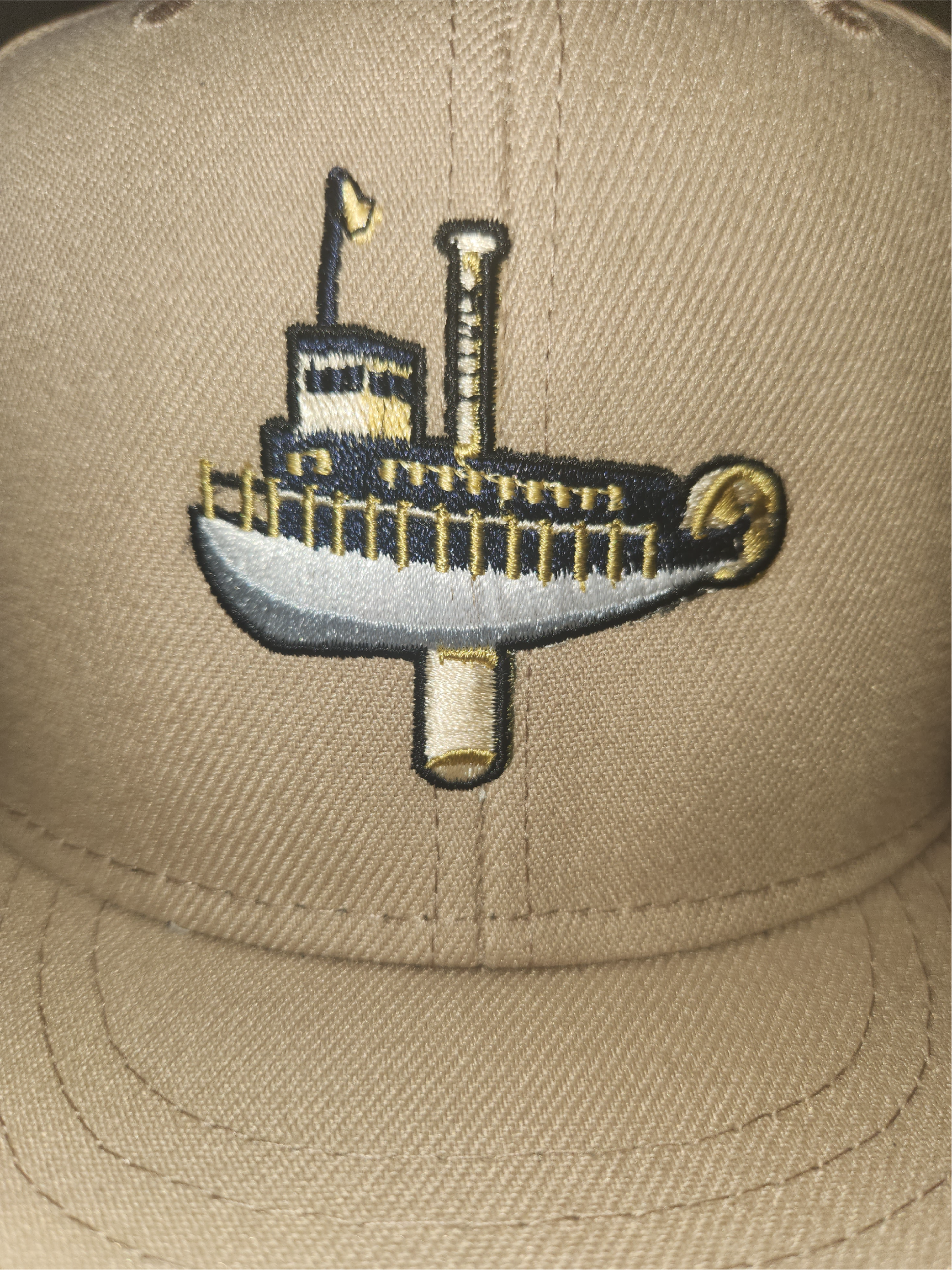 Picture of the stiched primary logo on the hat